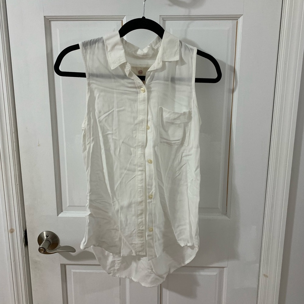 MAKE AN OFFER White Button Down Business Casual Top, Sleeveless, Size Small